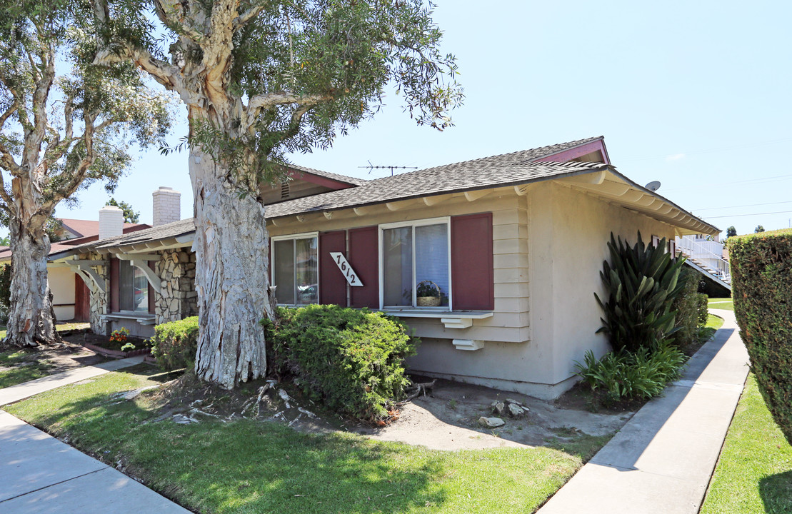 7612 Volga Dr in Huntington Beach, CA - Building Photo