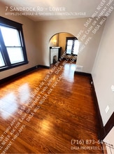 7 Sandrock Rd in Buffalo, NY - Foto de edificio - Building Photo