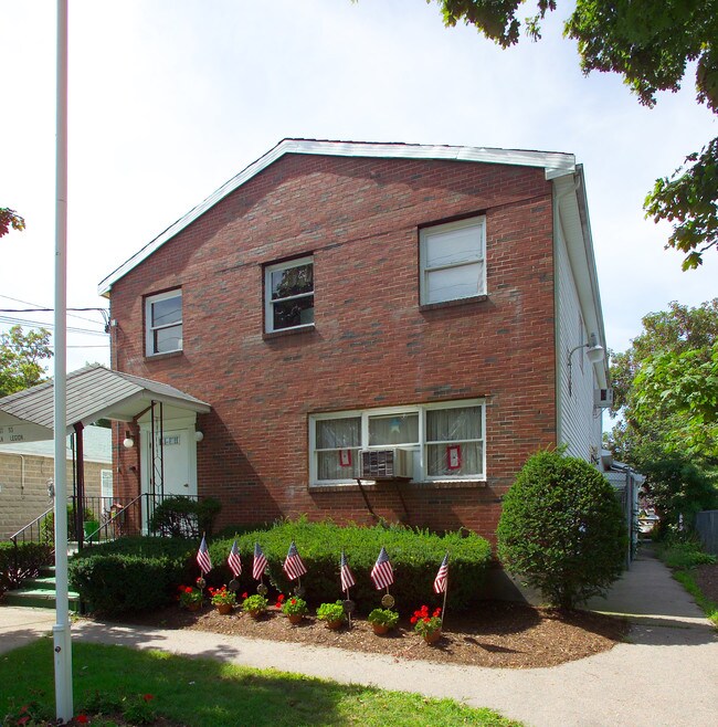 8 Mechanic St in Foxboro, MA - Building Photo - Building Photo