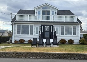 239 Shoreland Cir, Unit 239 in South Amboy, NJ - Building Photo