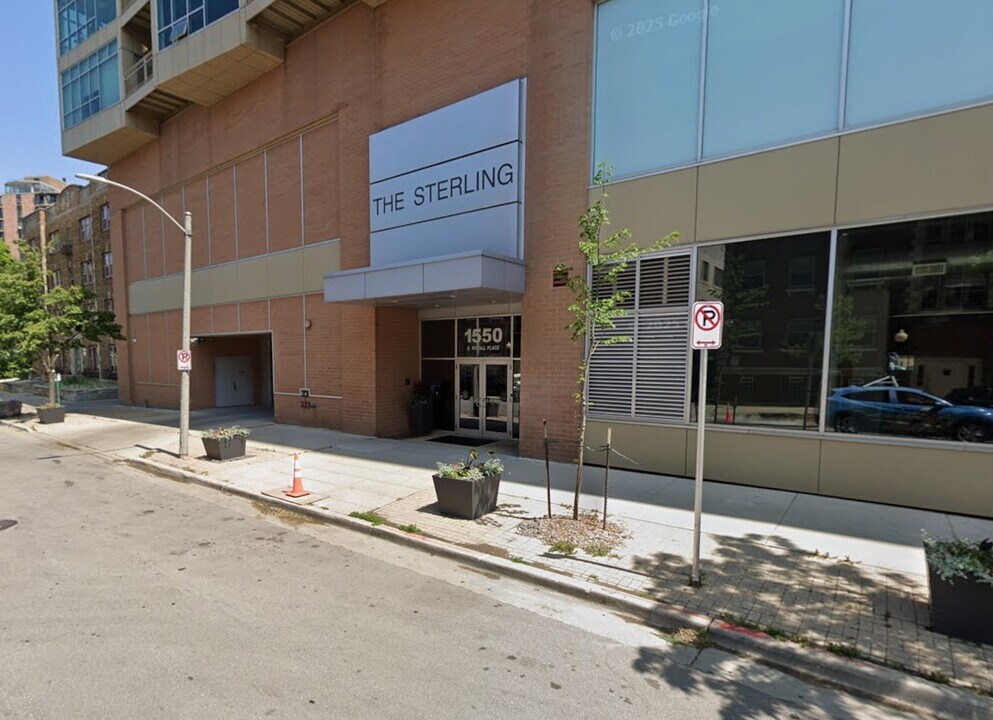 1550 E Royall Pl, Unit 408 in Milwaukee, WI - Building Photo