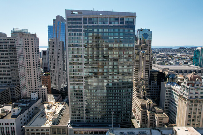 Four Season Residences in San Francisco, CA - Building Photo - Building Photo