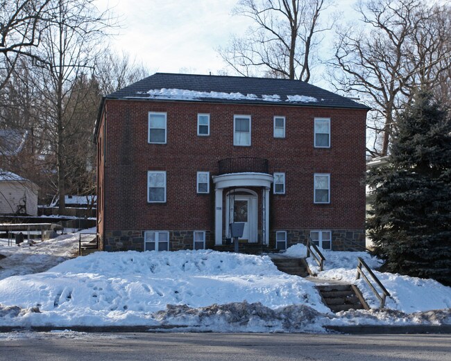 6023 Gwynn Oak Ave in Baltimore, MD - Foto de edificio - Building Photo