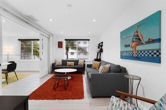 1460 Ocean Dr in Miami Beach, FL - Building Photo - Building Photo