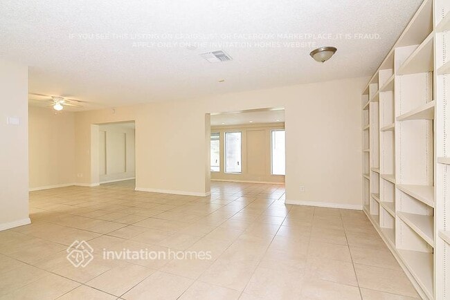 8512 Misty River Ct in Tampa, FL - Building Photo - Building Photo