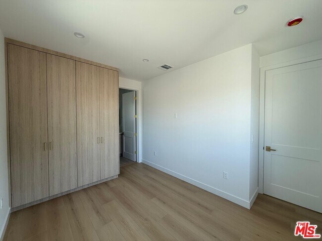 16036 Acre St in Los Angeles, CA - Building Photo - Building Photo