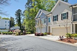 1395 Heights Park Dr in Atlanta, GA - Building Photo - Building Photo