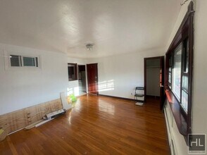467 Pine St in Brooklyn, NY - Building Photo - Building Photo