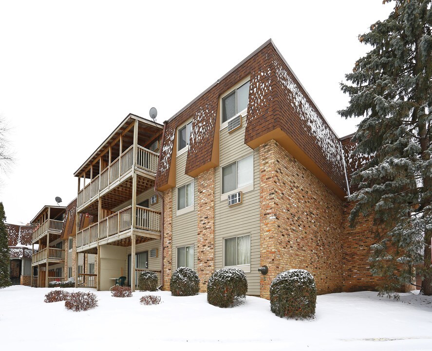 Regency Condominiums in Burnsville, MN - Building Photo