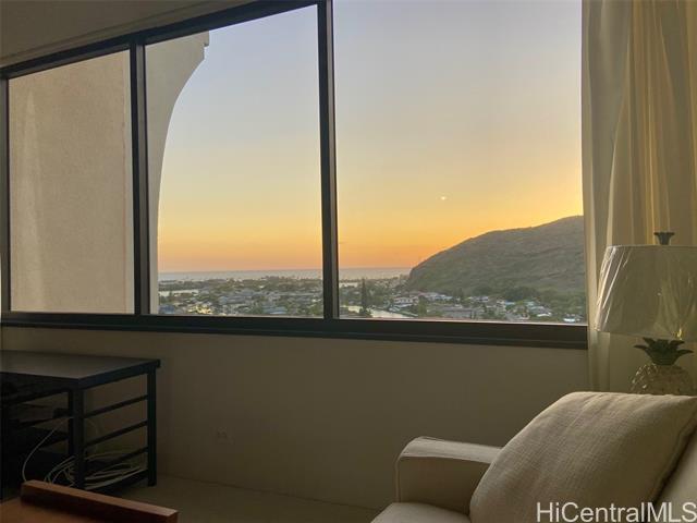 555 Hahaione St in Honolulu, HI - Building Photo