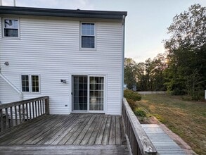 4 Josephine Dr in Londonderry, NH - Building Photo - Building Photo