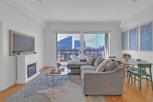 3225 Turtle Creek Blvd, Unit 1042 in Dallas, TX - Building Photo