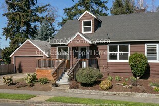 5127 SE Tibbetts St in Portland, OR - Building Photo