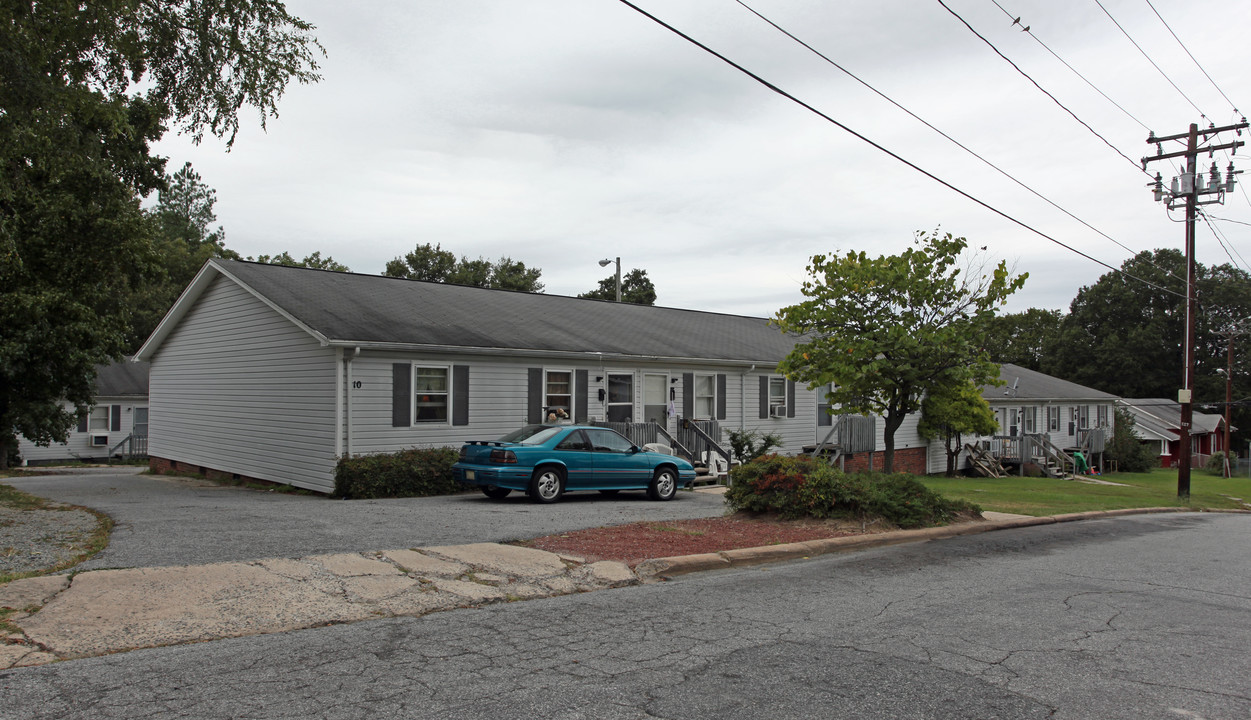 10 Cates St in Thomasville, NC - Building Photo