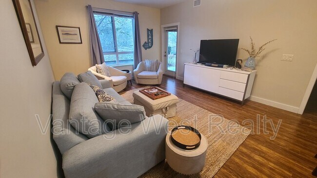 1990 Upper Sundance Dr in West Kelowna, BC - Building Photo - Building Photo