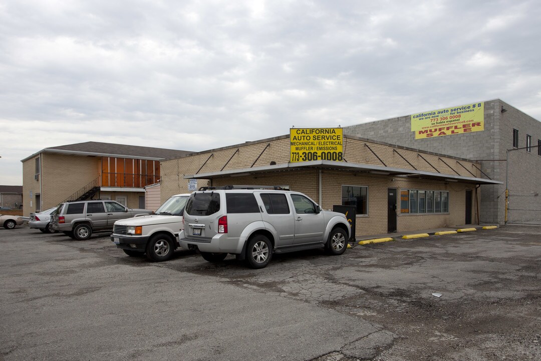 Kennedy Motel in Chicago, IL - Building Photo