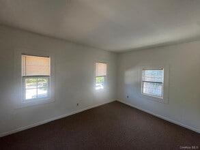 725 Park Ave in Huntington, NY - Foto de edificio - Building Photo