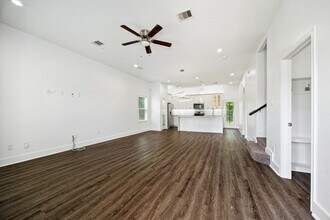5041 Mallow St in Houston, TX - Building Photo - Building Photo