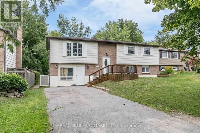 property at 18 Chippawa Ct