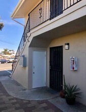 4068 Oakcrest Dr, Unit 1 in San Diego, CA - Foto de edificio - Building Photo