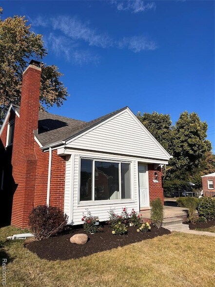 15161 Sprenger Ave in Eastpointe, MI - Building Photo - Building Photo