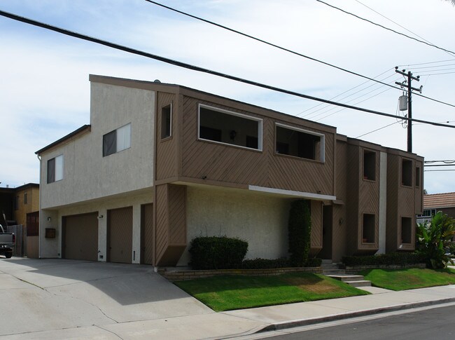 4881 Pearce St in Huntington Beach, CA - Building Photo - Building Photo