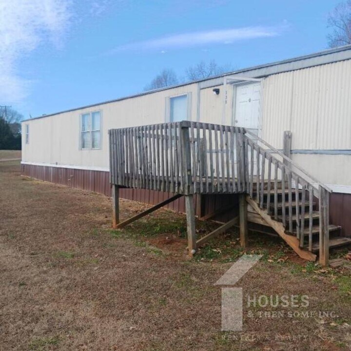 108 Smiley Dr in Gaffney, SC - Building Photo