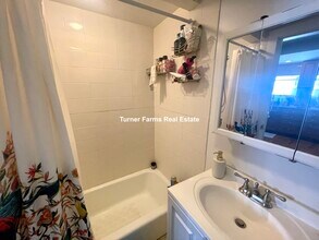 42 Sewall St, Unit 3 in Somerville, MA - Building Photo - Building Photo