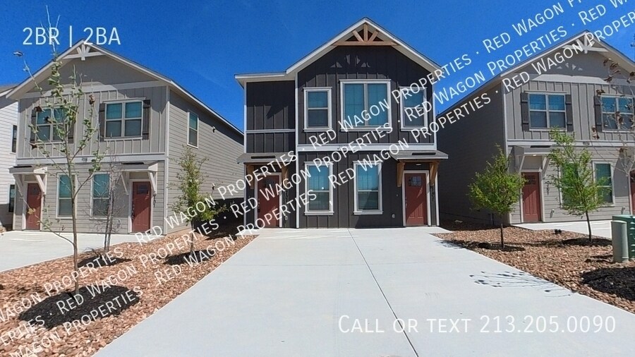 7122 Magnolia Pass in San Antonio, TX - Building Photo