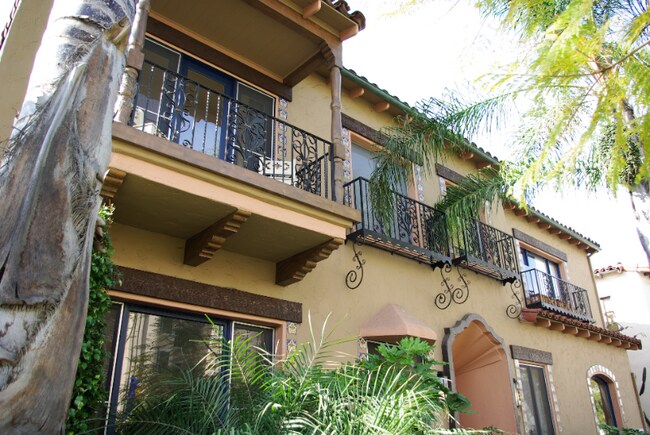 419 Cloverdale Ave-Unit -4 in Los Angeles, CA - Building Photo - Building Photo