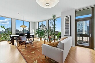 1335 S Prairie Ave in Chicago, IL - Building Photo - Building Photo