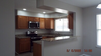 12210 Brownstone St, Unit 211 in Live Oak, TX - Building Photo - Building Photo