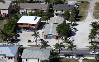 Ocean House Apartments in Fort Pierce, FL - Building Photo - Building Photo