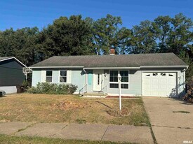 3813 W Brighton Ave in Peoria, IL - Building Photo