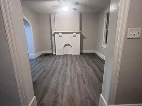 1041 Valonia St in Pittsburgh, PA - Building Photo - Building Photo