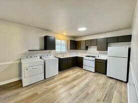 1114 Advance St in San Marcos, TX - Building Photo