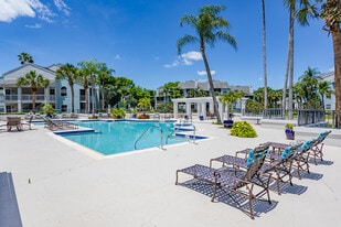 THE RETREAT AT VISTA LAKE in Ft. Myers, FL - Building Photo