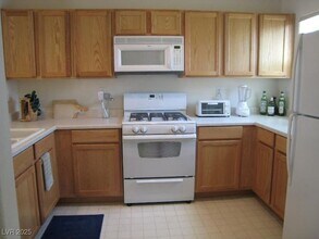 9240 Nerone Ave in Las Vegas, NV - Building Photo - Building Photo