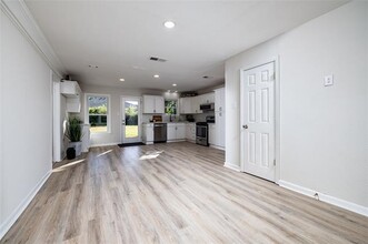 1221 Valley Vista Dr in Grapevine, TX - Building Photo - Building Photo