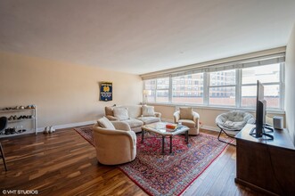 2300 N Commonwealth Ave in Chicago, IL - Building Photo - Building Photo