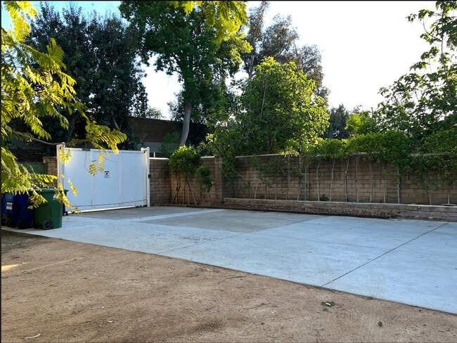 5649 Calvin Ave in Los Angeles, CA - Building Photo - Building Photo