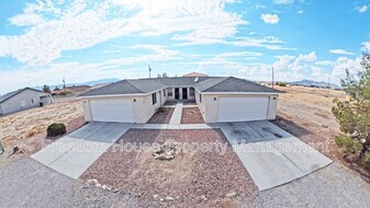 1700 Sycamore Ave in Pahrump, NV - Building Photo