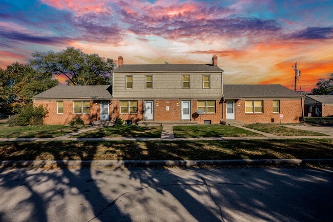 Meadowlark Apartments in Wichita, KS - Foto de edificio - Building Photo