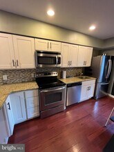 132 W Thompson St in Philadelphia, PA - Building Photo - Building Photo