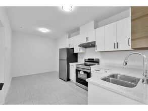 166XX-1618A 18A Ave in Surrey, BC - Building Photo - Building Photo