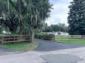 11223 Co Rd 223 in Oxford, FL - Building Photo - Building Photo