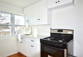43 Bradford St in Harrison, NY - Building Photo - Building Photo