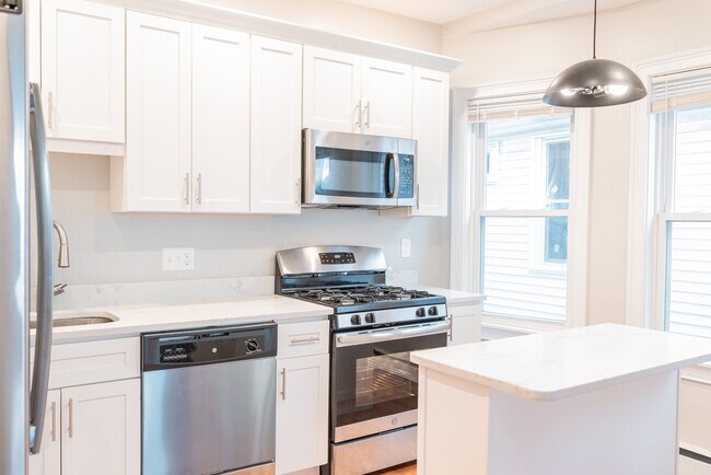 394 Centre St, Unit 3