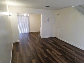 923 Minnewawa Ave in Clovis, CA - Building Photo - Building Photo