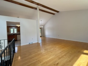 19 Independence Rd in Bedford, MA - Building Photo - Building Photo